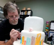 Baker Jack Phillips decorates a cake in his Masterpiece Cakeshop in Lakewood, Colorado, on September 21, 2017. (Photo: Reuters)