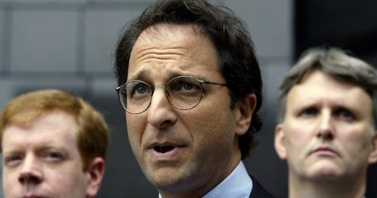 FILE PHOTO: Federal prosecutor Andrew Weissmann (C) is flanked by FBI agents as he speaks to the press outside the federal courthouse in Houston, Texas, U.S., May 1, 2003. (Photo: Reuters)