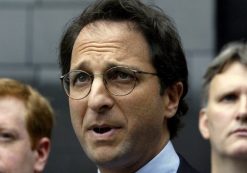 FILE PHOTO: Federal prosecutor Andrew Weissmann (C) is flanked by FBI agents as he speaks to the press outside the federal courthouse in Houston, Texas, U.S., May 1, 2003. (Photo: Reuters)