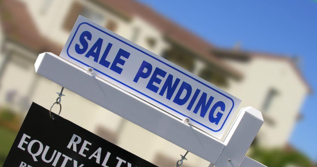 A photo of a home pending for sale with sale pending on a realty sign. (Photo: AdobeStock)