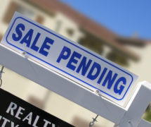 A photo of a home pending for sale with sale pending on a realty sign. (Photo: AdobeStock)