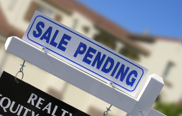 A photo of a home pending for sale with sale pending on a realty sign. (Photo: AdobeStock)