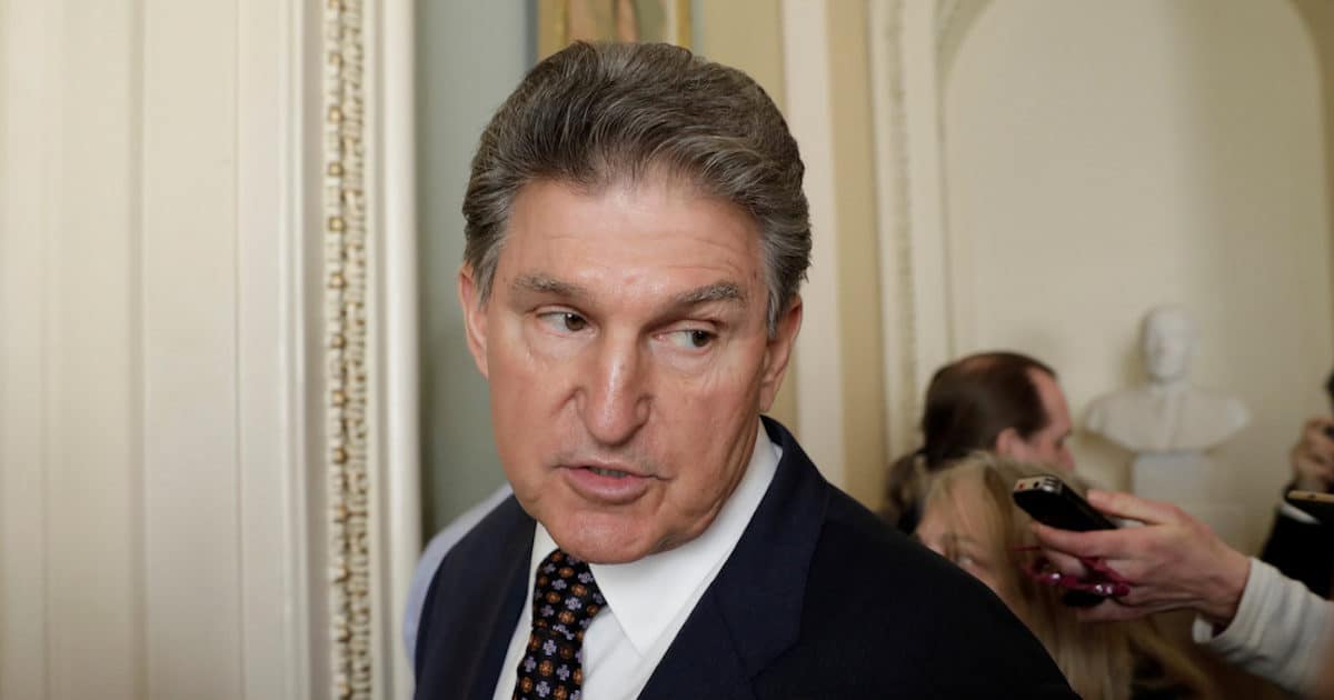 U.S. Senator Joe Manchin, D-W.Va., talks to reporters on Capitol Hill in Washington, U.S., January 19, 2018. (Photo: Reuters)