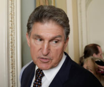 U.S. Senator Joe Manchin, D-W.Va., talks to reporters on Capitol Hill in Washington, U.S., January 19, 2018. (Photo: Reuters)