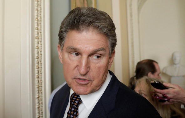 U.S. Senator Joe Manchin, D-W.Va., talks to reporters on Capitol Hill in Washington, U.S., January 19, 2018. (Photo: Reuters)