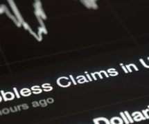 U.S. initial jobless claims graph on a tablet screen. (Photo: AdobeStock)