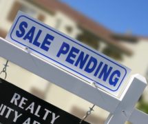 A photo of a home pending for sale with sale pending on a realty sign. (Photo: AdobeStock)