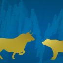 Illustration of the stock market with the bull for a price growth and the bear for a price fall. The background is blue with a typical chart. (Photo: AdobeStock)