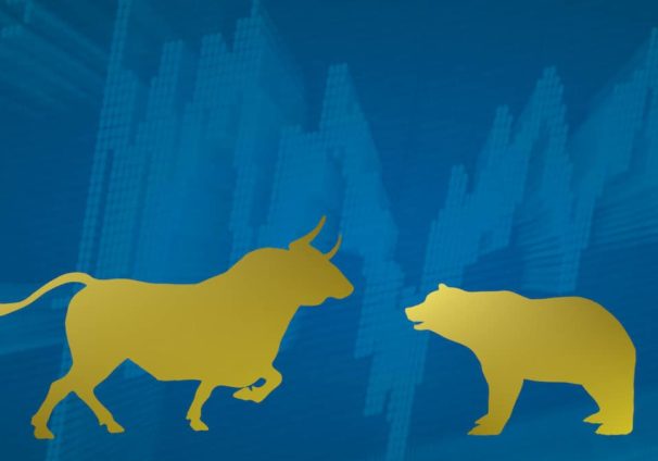 Illustration of the stock market with the bull for a price growth and the bear for a price fall. The background is blue with a typical chart. (Photo: AdobeStock)