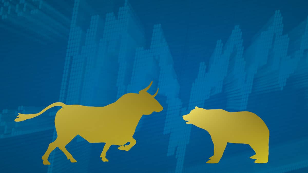 Illustration of the stock market with the bull for a price growth and the bear for a price fall. The background is blue with a typical chart. (Photo: AdobeStock)